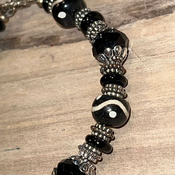 Bohemian Black & White African Tribal Bracelet - Picture 4 of 6